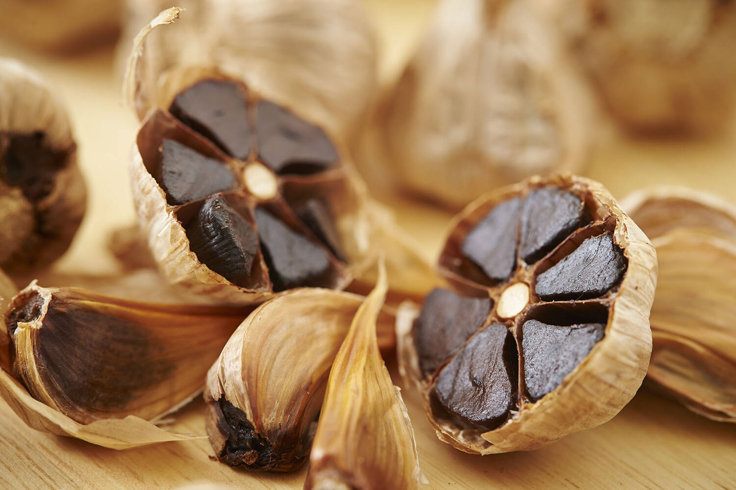 Knoflook zwart gepeld 50gr stuk 2